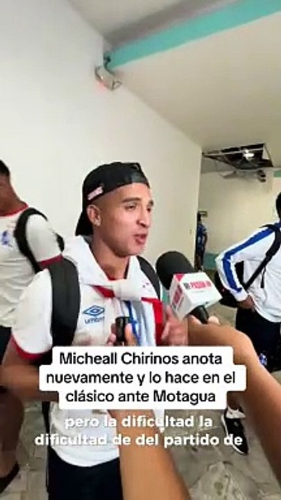 El gesto de jugador del Motagua con Michaell Chirinos en plena entrevista