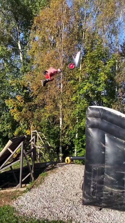 Double backflip à roller avec une brouette (1)