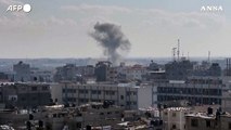 Gaza, nuvola di fumo su Rafah dopo l'attacco israeliano