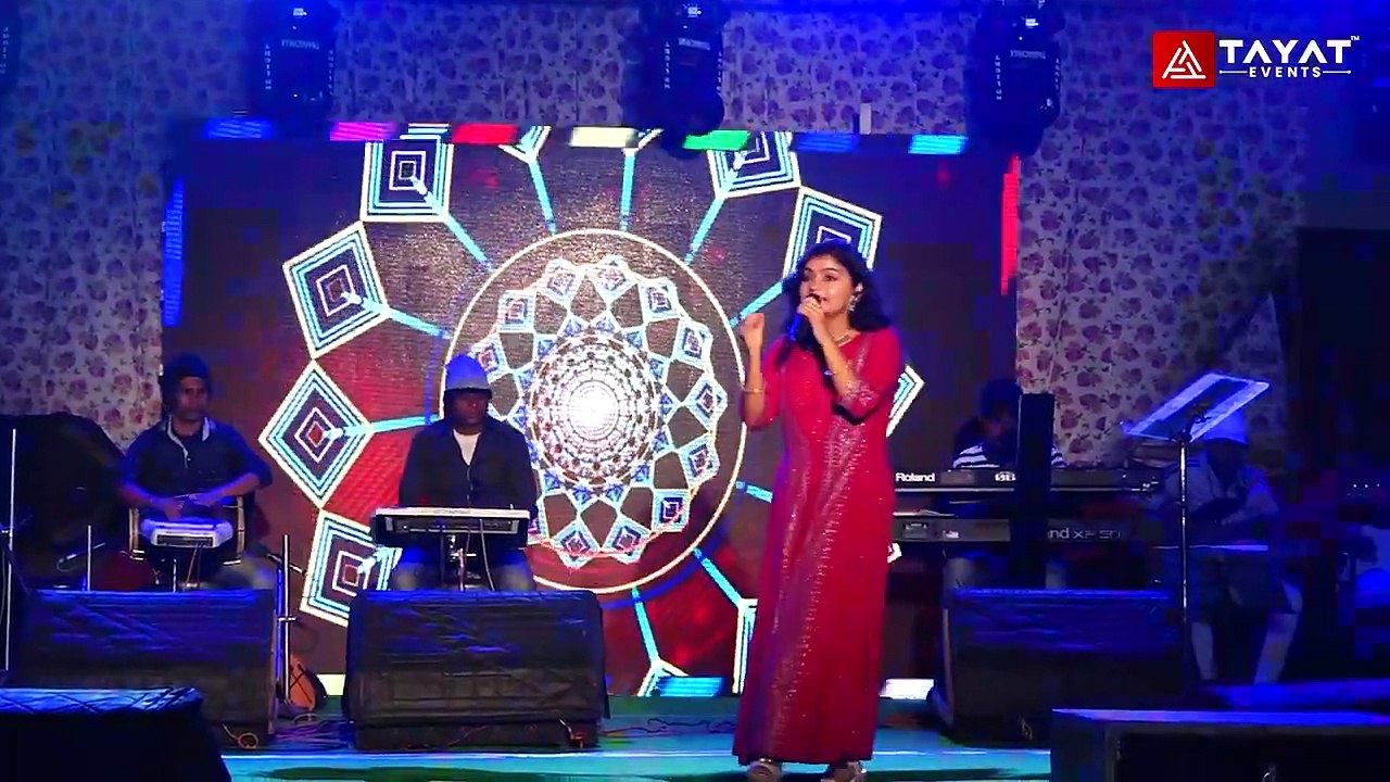 Nishi Din Nishi Din Baje | নিশিদিন নিশিদিন বাজে | Aratrika Bhattacharya Live Singing