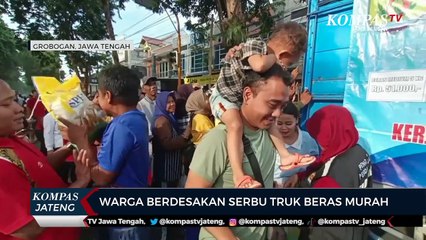 Warga Berdesakan Serbu Truk Beras Murah
