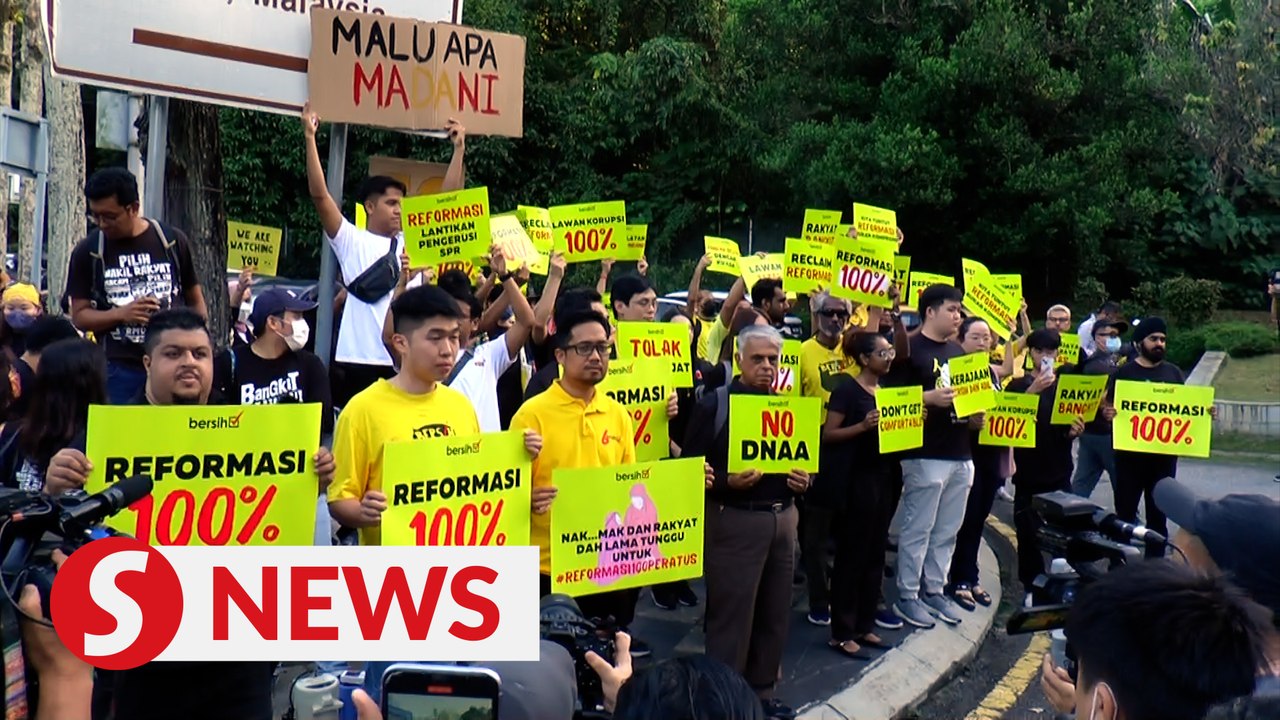 Bersih hands over memorandum urging govt to implement political reforms