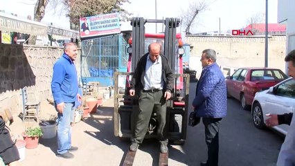 Télécharger la video: Gaziantep'te atık kağıt toplayıcısı, Büyükşehir Belediye Başkanlığı için bağımsız aday