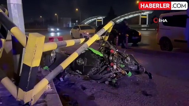 Bursa'da otomobilin çarptığı lüks motosiklet hurdaya döndü, sürücü yaralandı