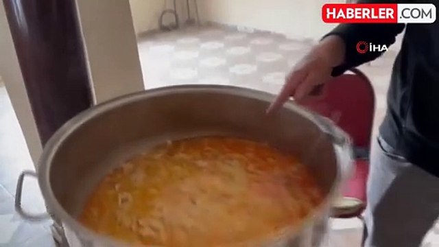 Tunceli'de Komünist başkan adayı nohut çorbası dağıttı