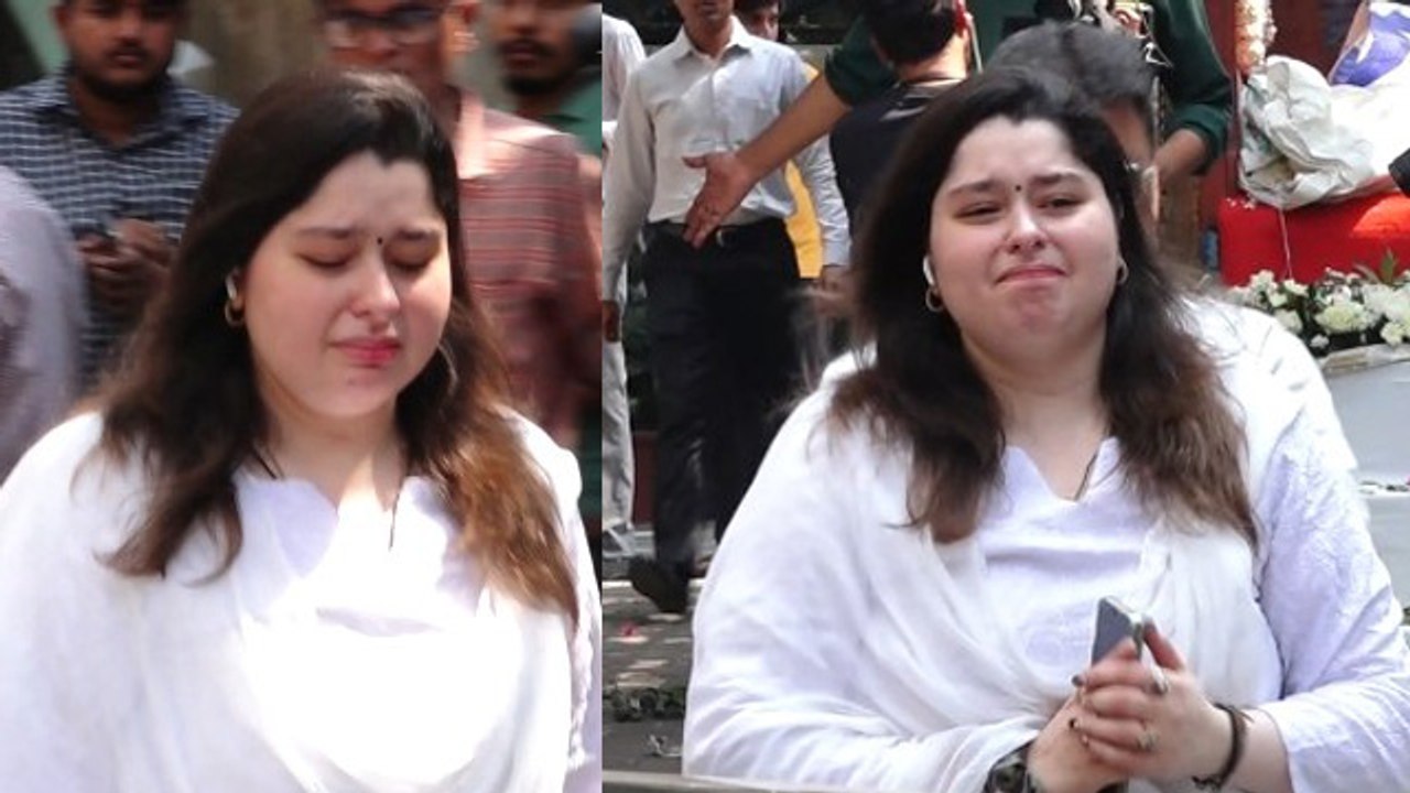Pankaj Udhas Funeral: Antim Darshan Younger Daughter Reva Udhas Emotional, Choti Beti Crying Video