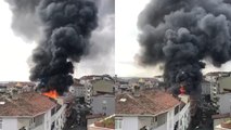 Gaziosmanpaşa'da binanın çatısı alev alev yanıyor