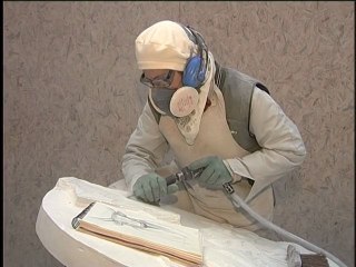 PORTRAIT SYLVIE KOECHLIN, ARTISTE SCULPTEUR SUR PIERRE