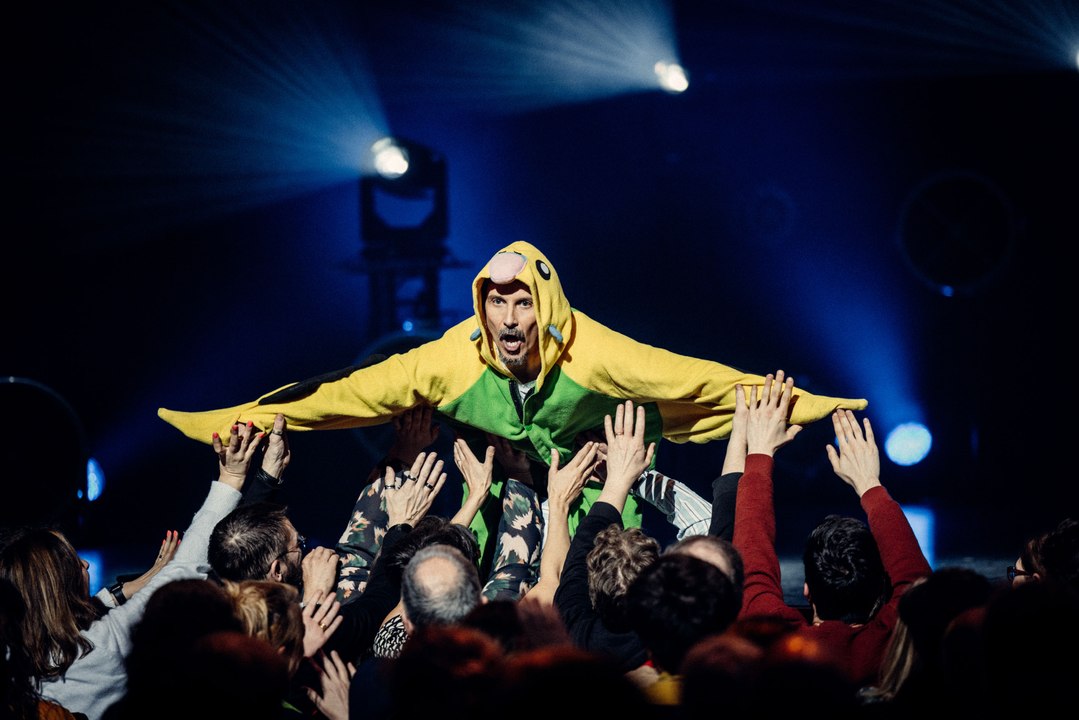 Arnaud Tsamere : 2 mariages et un enterrement : Coup de coeur de Télé 7