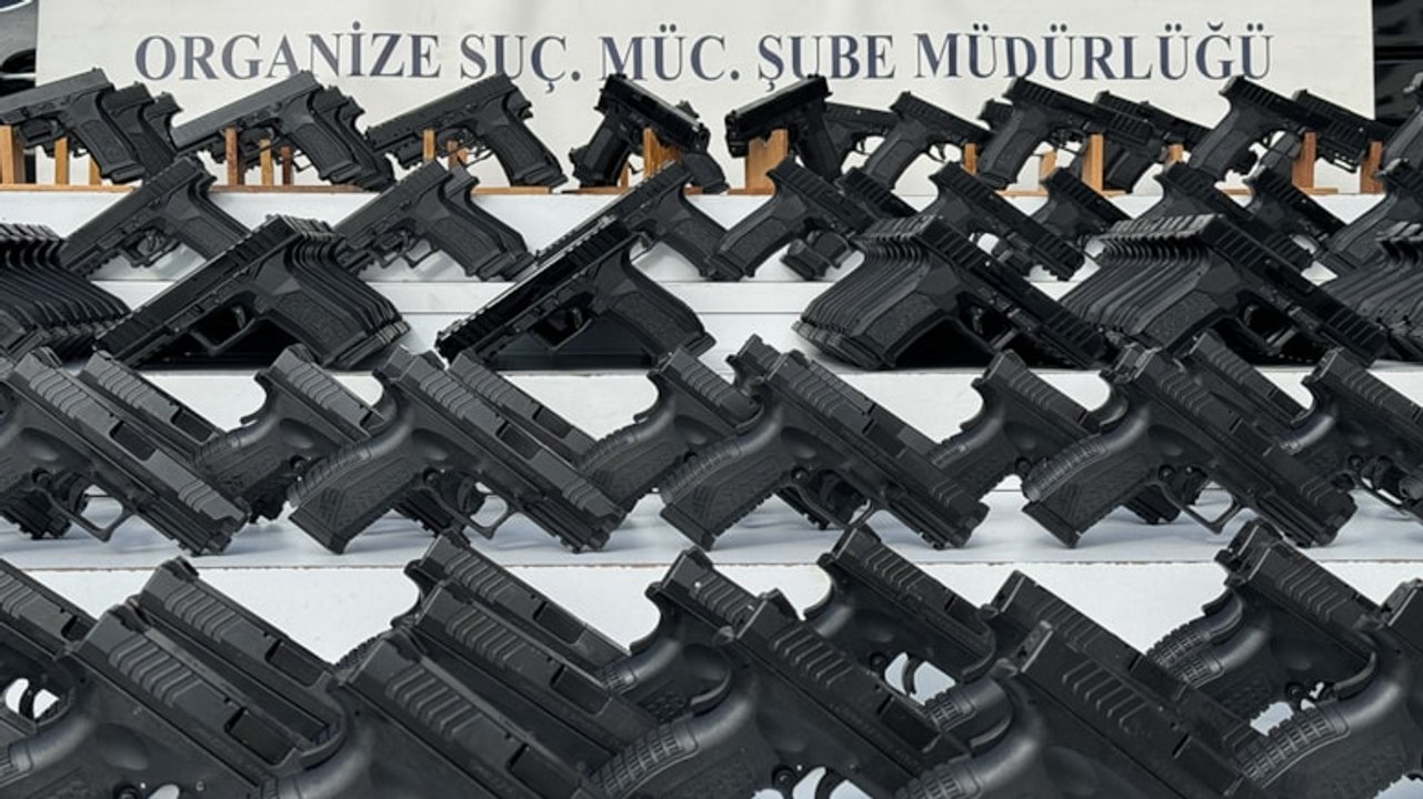 İstanbul'da yüzlerce silah ele geçirildi