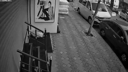 Zeytinburnu'da gökten lastik yağdı