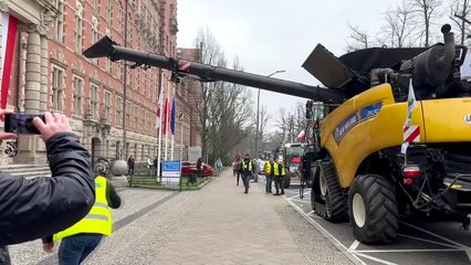 Protest rolników przed Urzędem Wojewódzkim w Szczecinie