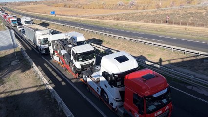 Uns 400 pagesos tallen la A-2 a Tàrrega