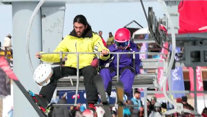 لبنانيون يرتادون منتجعات التزلج بعيداً عن التوتر على الحدود مع إسرائيل