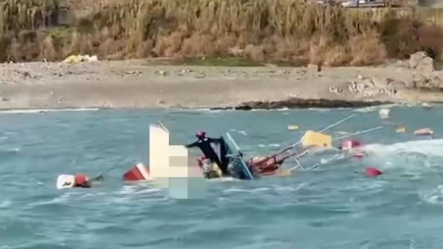 제주 어선 사고 잇따라...선원 10명 전원 구조 / YTN