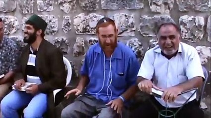 Juifs et Musulmans qui prient ensemble pour la paix