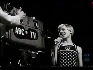 BEV HARRELL - What am I Doing Here With You (Bandstand 1968)