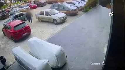 Eski eşini tüfekle vurdu