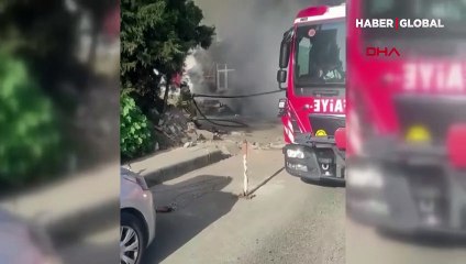 Beyoğlu'nda ahşap bina alevlere teslim oldu
