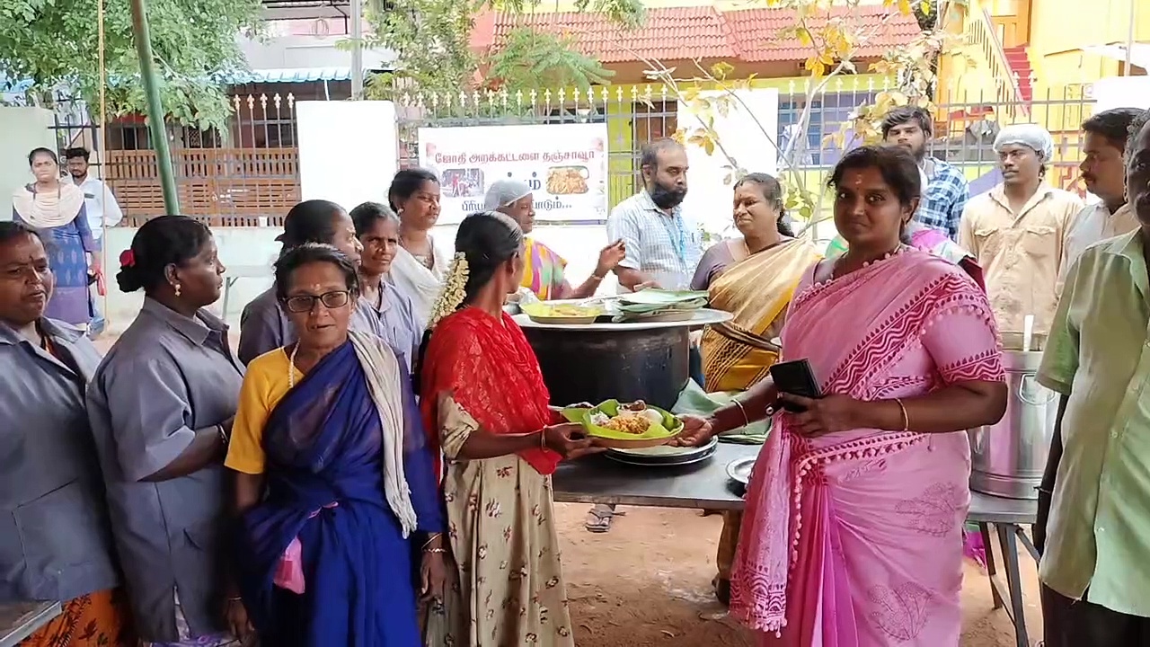 சுத்தம் சோறு மட்டுமல்ல பிரியாணியும் போடும்; தஞ்சையில் தூய்மை பணியாளர்களுக்கு அசைவ விருந்து அளித்த டிரஸ்ட்