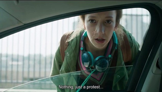 Au-delà des montagnes et des collines (2016) - Bande annonce