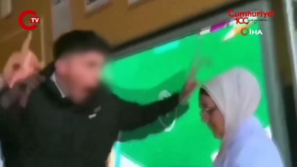 Öğretmenin karşısında oynayıp TikTok videosu çektiler