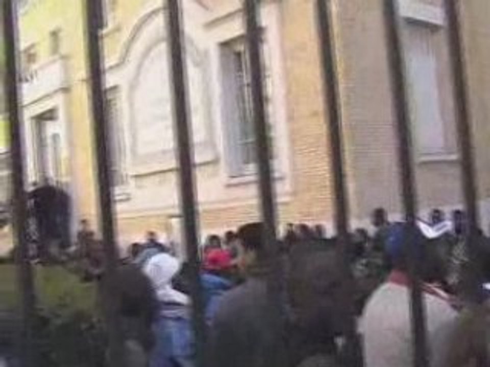 Collectif de Sans Papiers de Montreuil à l'EHESS