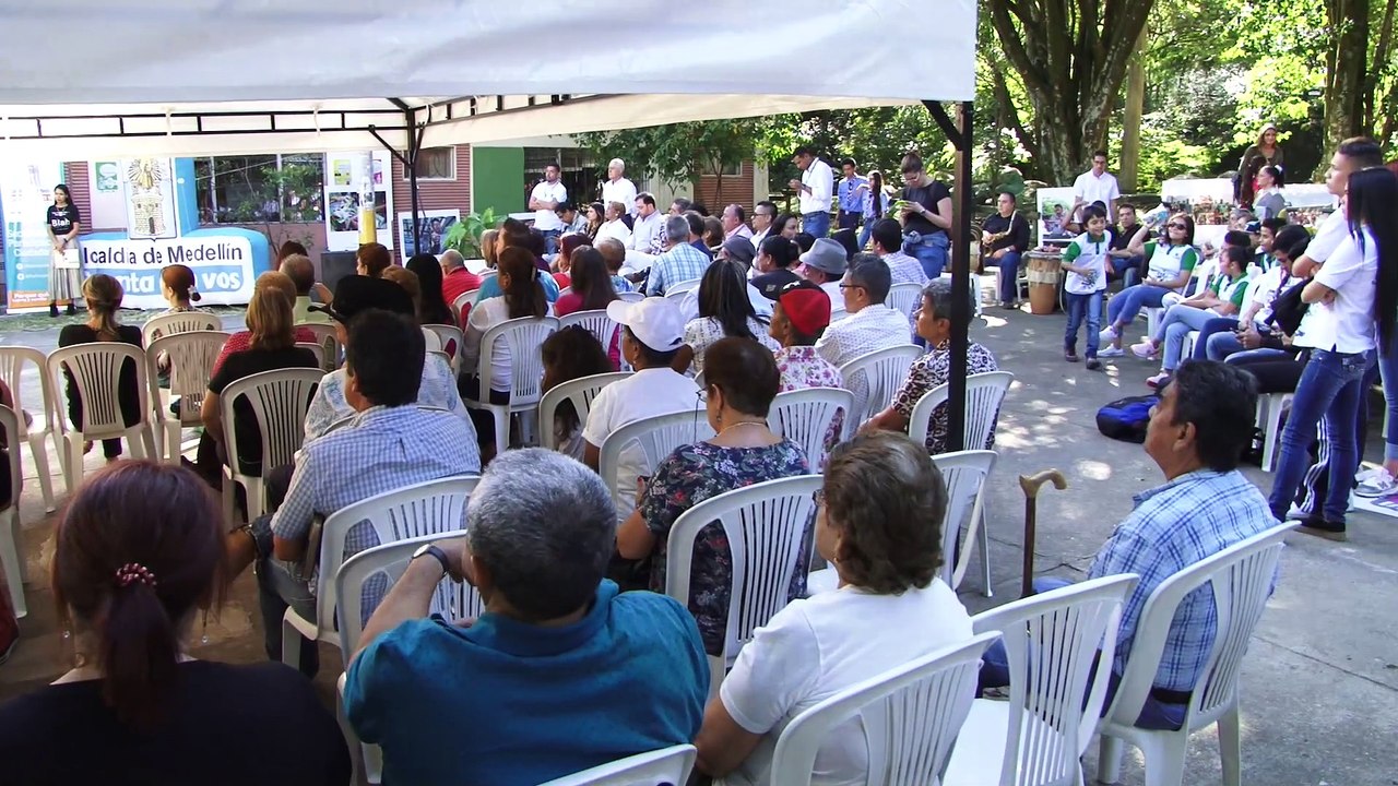 12-09-17-comunidad-del-barrio-cristobal-celebra-apertura-de-telecentro