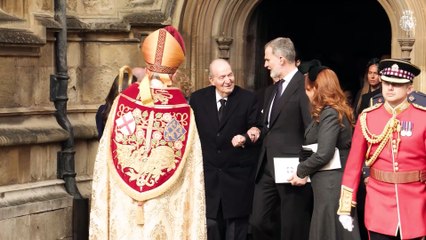El Rey Felipe, cariñoso y pendiente de don Juan Carlos en su reencuentro en Londres