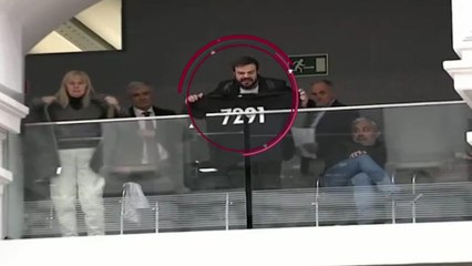 Expulsan a un familiar de una víctima de las residencias de Madrid: "Sacadle antes de que le dé algo