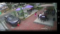 [VIDEO] Niña de 6 años quedó en medio de disparos por atraco en Medellín