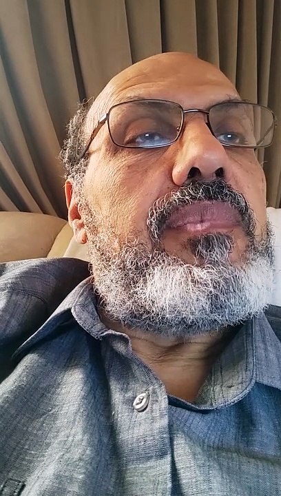 إِنَّ اللَّهَ وَمَلائِكَتَهُ يُصَلُّونَ عَلَى النَّبِيِّ يَا أَيُّهَا الَّذِينَ آمَنُوا صَلُّوا عَلَيْهِ وَسَلِّمُوا تَسْلِيمًا