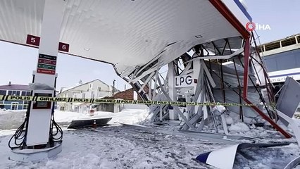 Kar kütlesi akaryakıt istasyonunu yerle bir etti