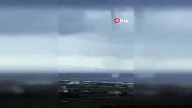 Hatay'da denizde hortum panik yaşattı