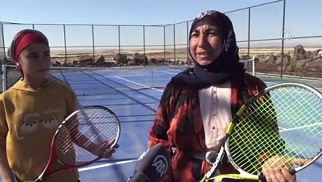 Urfalıyam ezelden gönlüm geçmez tenisten