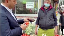 Bir Türkiye gerçeği. Vatandaş ancak 2 liraya ezik domates satın alıyor!