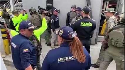 Ex-paramilitar Mancuso volta à Colômbia após 16 anos preso nos EUA