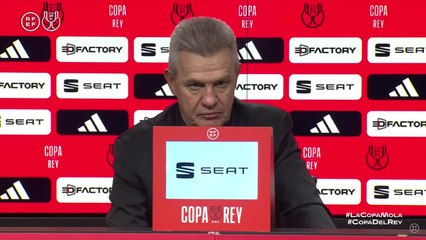 Aguirre llamó por teléfono en plena rueda de prensa: es único