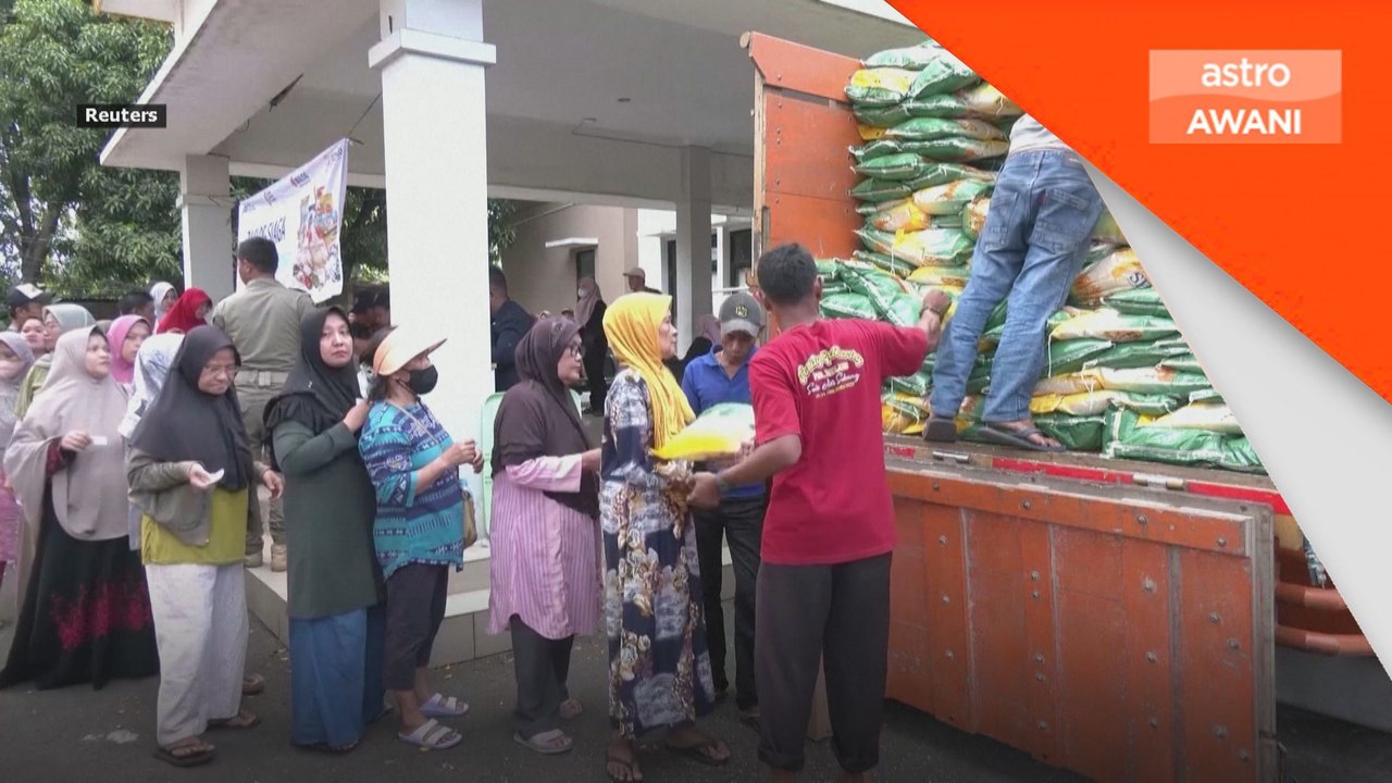 Penduduk pinggir Jakarta berbaris dapatkan beras subsidi