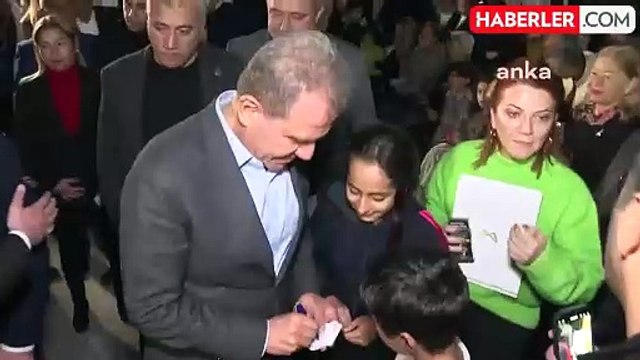 Vahap Seçer: Mersin'e hizmet ediyoruz, herkes bizim eşit yurttaşımız