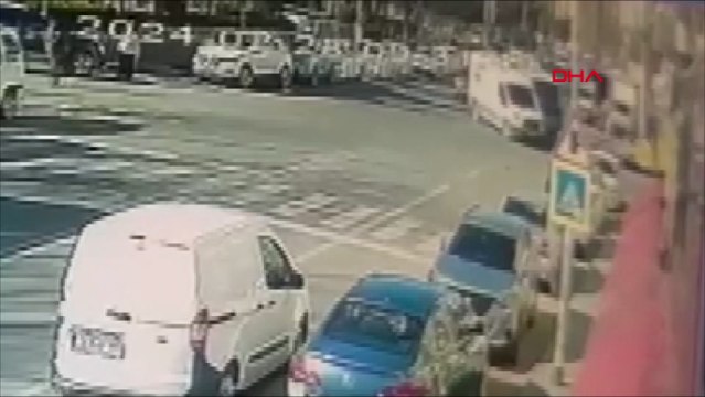 Diyarbakır'da 2 minibüs kafa kafaya çarpıştı: 3'ü ağır, 8 yaralı