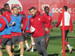 Sevilla FC Entrena Antes del Partido contra la Real Sociedad