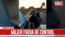 Mujer sacó el cuerpo por la ventana de un auto en plena ruta provincial
