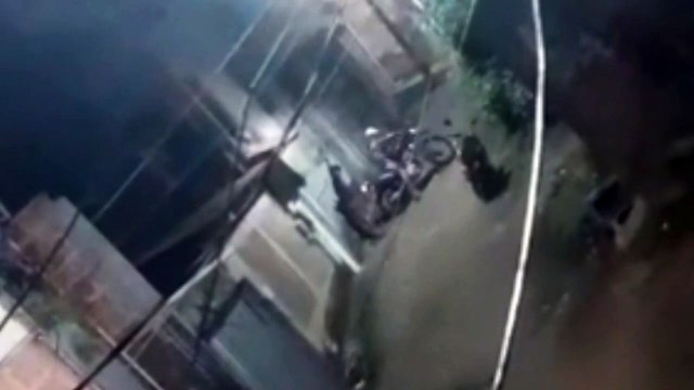 Duas pessoas são baleadas em assalto no bairro de Itacaranha, em Salvador; suspeitos são flagrados por moradores