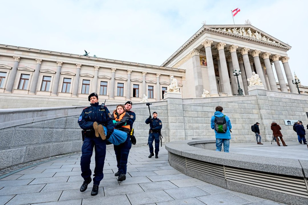 Letzte Generation protestierte vor dem Parlament