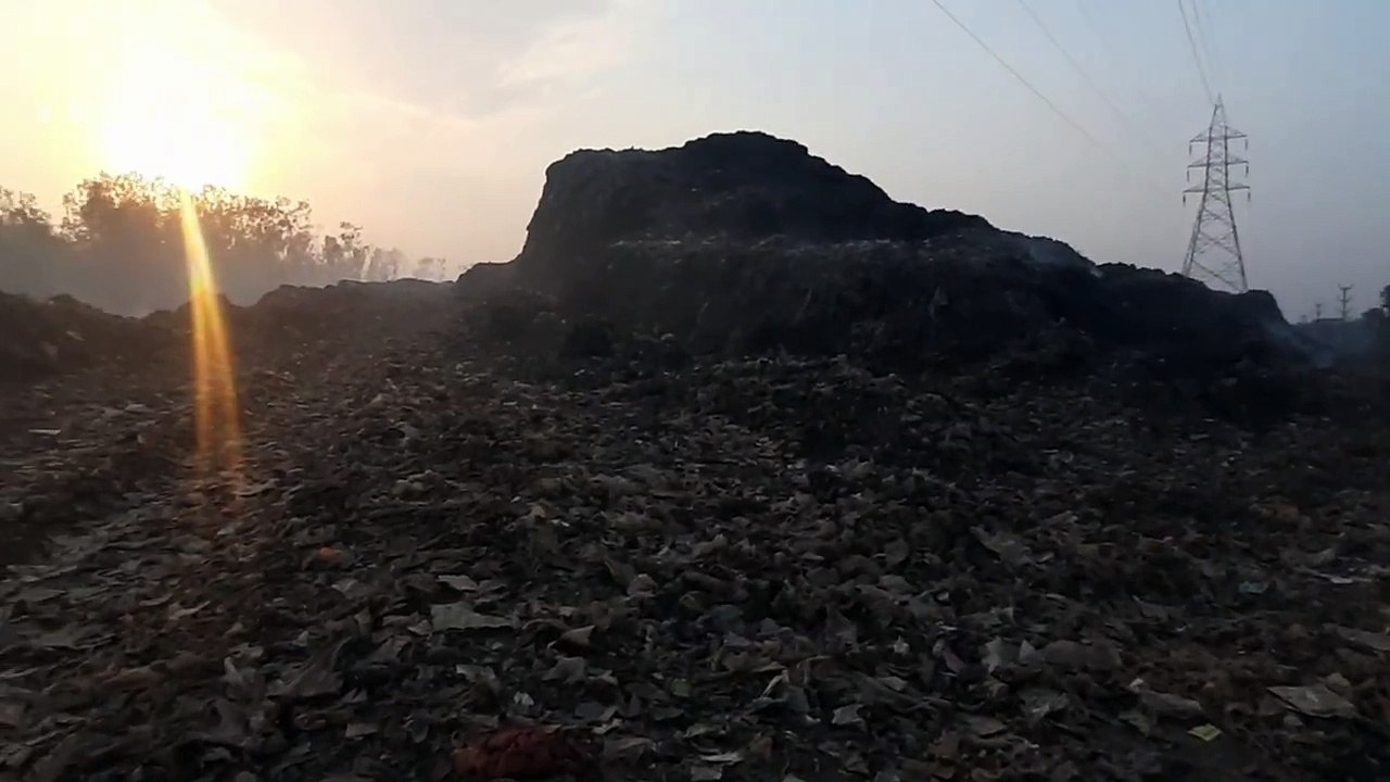 watch..video भिलाई निगम के ट्रेंचिंज ग्राउंड में एकत्र हो गया कचरे का पहाड़