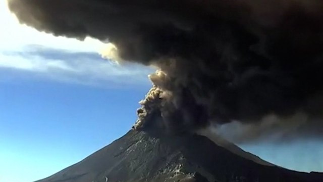 El volcán Popocatépetl obliga a cancelar vuelos en el aeropuerto de Ciudad de México