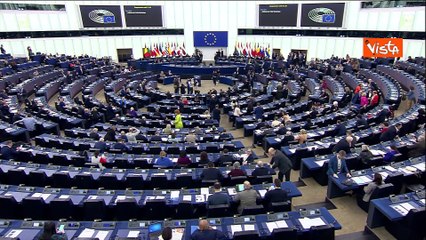 Un lungo applauso accoglie la moglie di Navalny al Parlamento Ue