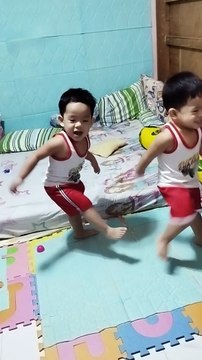 ang sisigla ng kambal