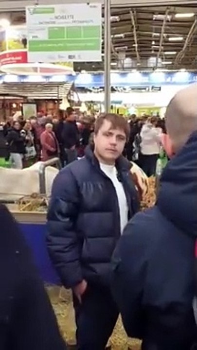 Louis Boyard dans un état second au salon de l'agriculture ? Son attitude scandalise